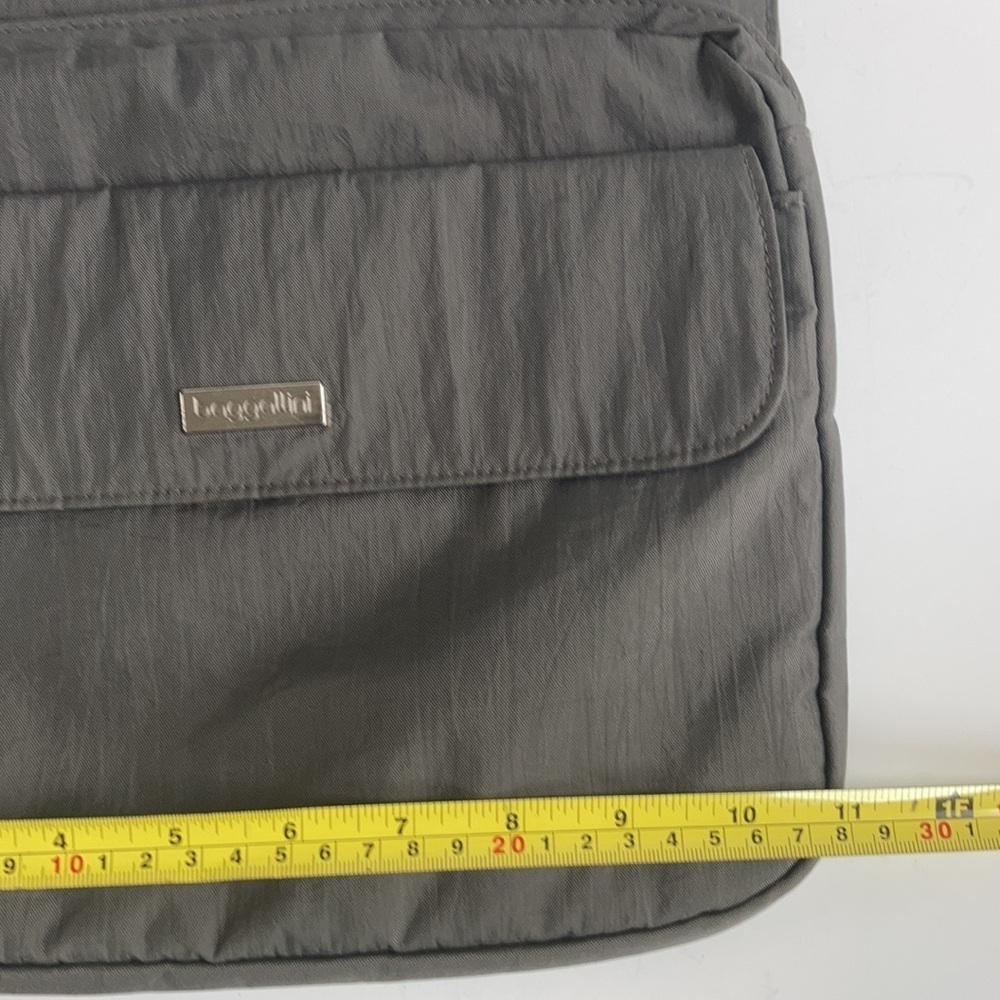 Baggallini Hailey gray (taupey) crossbody adjustable strap bag - Picture 10 of 16